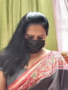 Snapshot of Meera_mia chatting on July 17, 2026, 7:16 am Meera mia online show from July 17, 2026, 7:16 am