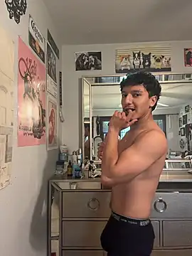 Snapshot of latino_switch chatting on June 19, 2026, 5:08 pm latino switch online show from June 19, 2026, 5:08 pm