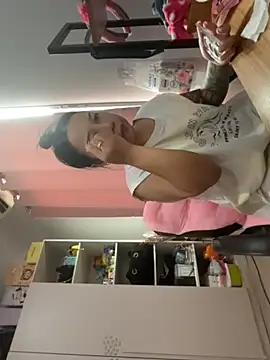 Snapshot of LINDA_HD chatting on July 21, 2026, 9:32 am LINDA HD online show from July 21, 2026, 9:32 am