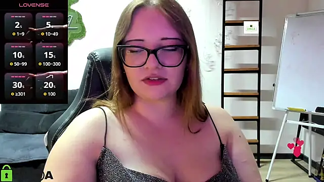 Snapshot of JuliNy_x chatting on July 20, 2026, 12:29 pm JuliNy x online show from July 20, 2026, 12:29 pm