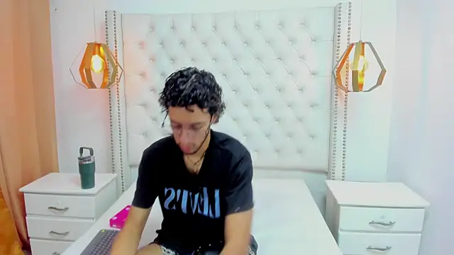 Snapshot of LEO_SANZ66 chatting on July 17, 2026, 12:24 pm LEO SANZ66 online show from July 17, 2026, 12:24 pm
