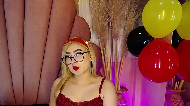 Snapshot of Doll_Kitty_ chatting on June 12, 2026, 12:58 pm Doll Kitty online show from June 12, 2026, 12:58 pm