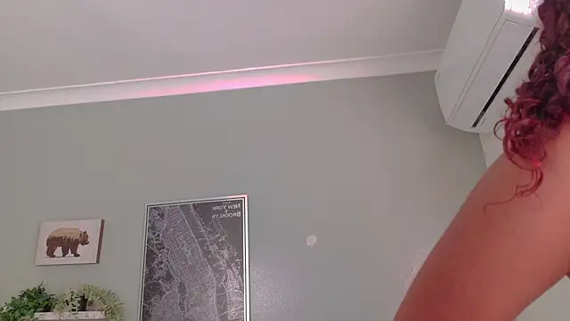 AmeliaLaurent  online show from July 15, 2026, 6:04 pm