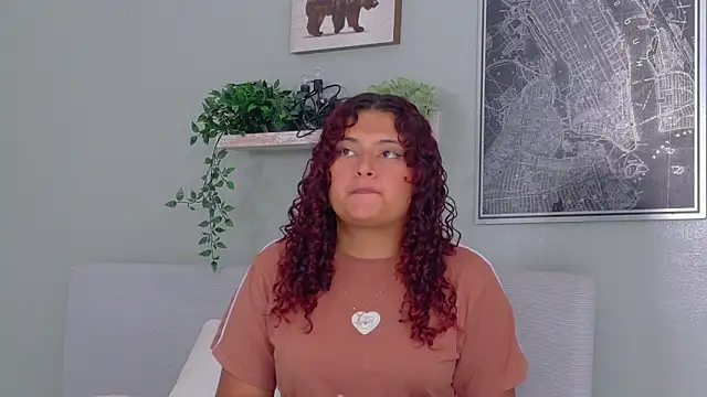 AmeliaLaurent  online show from June 1, 2026, 7:24 pm