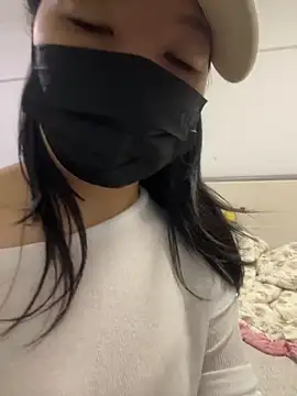 momo-wu online show from May 30, 2026, 5:29 pm