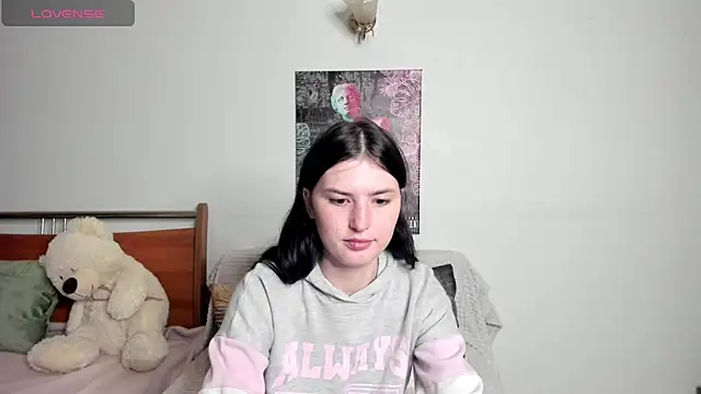 Kira Devi online show from June 1, 2026, 7:24 pm