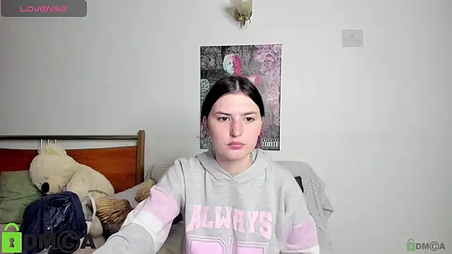 Kira Devi online show from June 3, 2026, 7:40 pm
