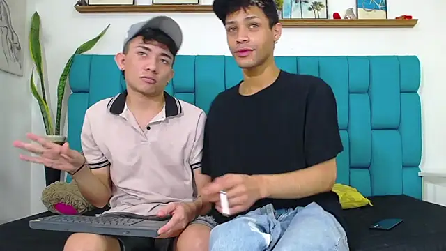 STRANGER BOYS online show from June 18, 2026, 11:21 pm