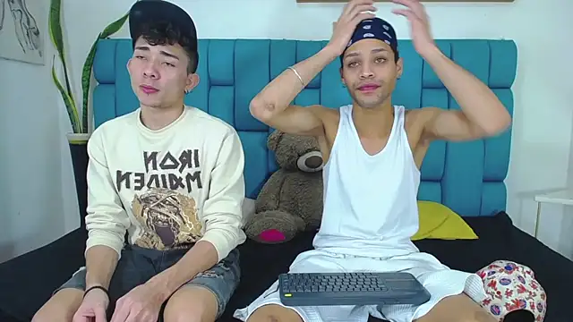 STRANGER BOYS online show from June 19, 2026, 11:42 pm