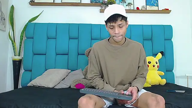 STRANGER BOYS online show from June 20, 2026, 11:21 pm