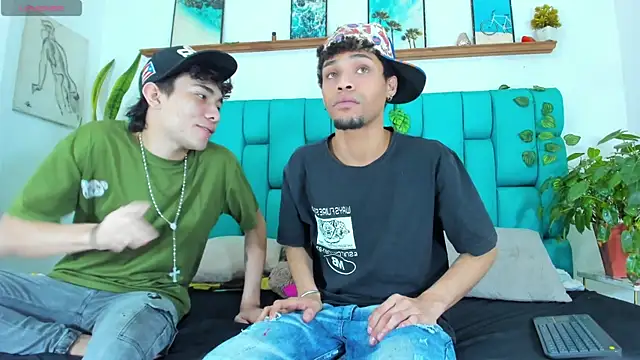 STRANGER BOYS online show from July 31, 2026, 11:24 pm