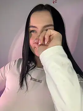QueenL0la online show from June 4, 2026, 4:55 pm