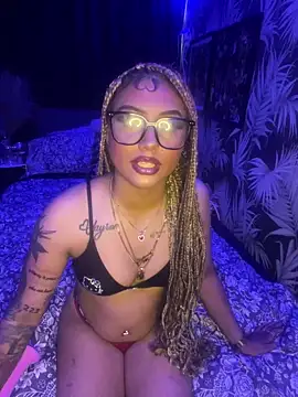 YoungXylena online show from June 10, 2026, 5:47 pm