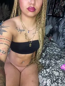 YoungXylena online show from June 11, 2026, 8:50 pm