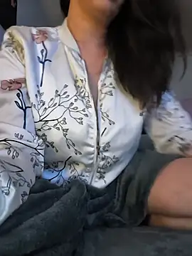 priska-lova online show from June 7, 2026, 12:05 am
