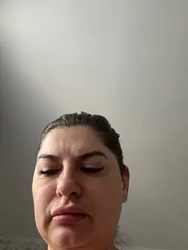 evaxxxcurvyxxx online show from June 30, 2026, 8:03 am