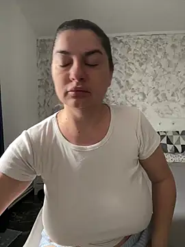 evaxxxcurvyxxx online show from July 28, 2026, 3:21 pm