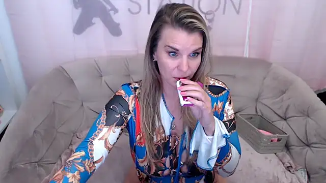 Snapshot of AischePervers chatting on September 11, 2025, 7:03 pm AischePervers online show from September 11, 2025, 7:03 pm