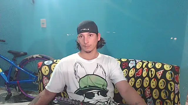 MrKingsaintx online show from June 17, 2026, 1:05 am