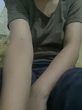 Saraqueen11 online show from June 6, 2026, 8:03 pm