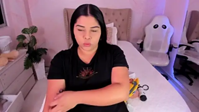 Snapshot of EmilySanchezz chatting on July 14, 2026, 11:05 am EmilySanchezz online show from July 14, 2026, 11:05 am