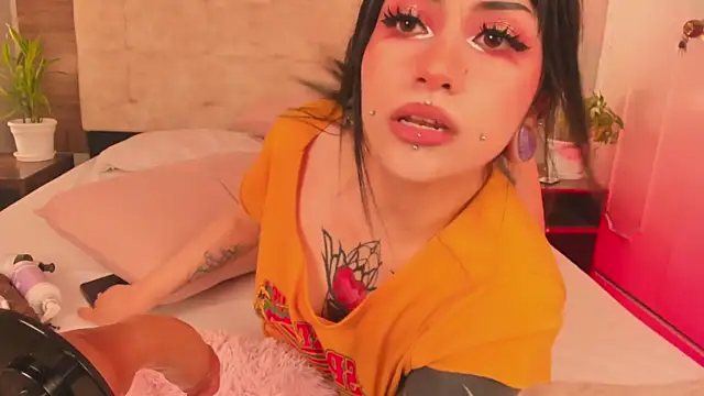 Snapshot of Miaaa_Hunt chatting on June 7, 2026, 5:23 am Miaaa Hunt online show from June 7, 2026, 5:23 am