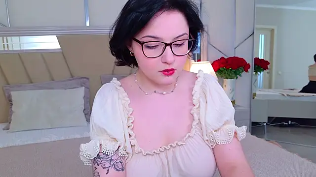 SelenaMindal online show from June 4, 2026, 5:23 am