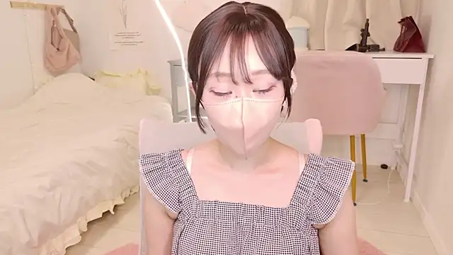 YURInya  online show from June 11, 2026, 12:13 pm