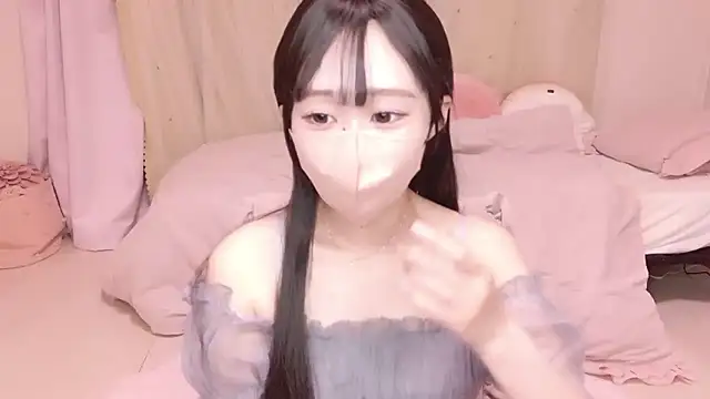 YURInya  online show from June 15, 2026, 12:38 pm