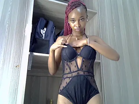 cocolaurah online show from June 10, 2026, 9:32 am