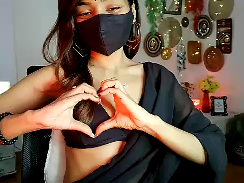 Yalinahotty online show from June 11, 2026, 2:53 am