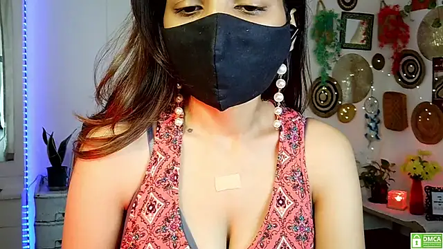 Yalinahotty online show from June 13, 2026, 4:21 am