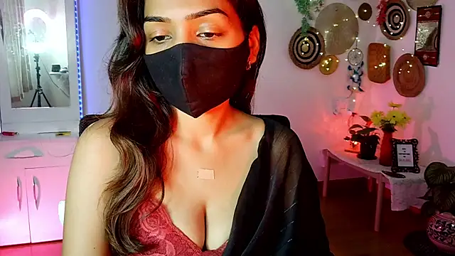Yalinahotty online show from June 2, 2026, 2:22 am