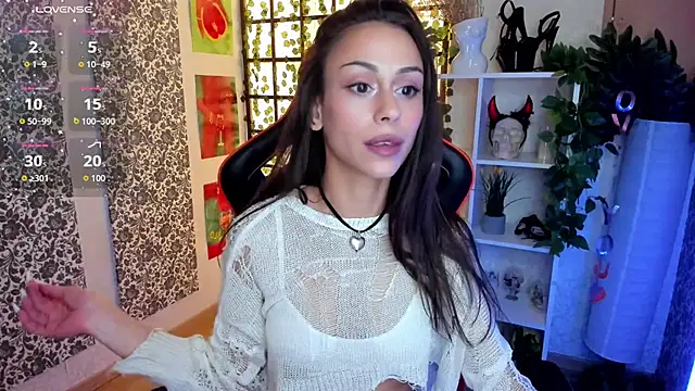 Petite Moly online show from June 3, 2026, 8:48 am