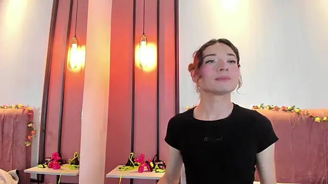 Snapshot of SeleneValmont chatting on July 17, 2026, 7:44 pm SeleneValmont online show from July 17, 2026, 7:44 pm