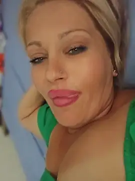 Snapshot of brenda121 chatting on July 7, 2026, 11:36 am brenda121 online show from July 7, 2026, 11:36 am