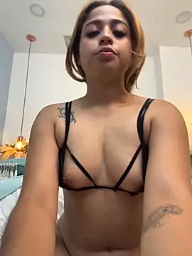 KylieNova online show from June 3, 2026, 2:33 pm
