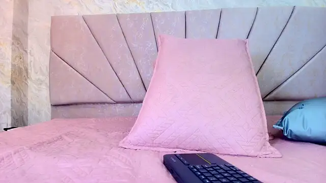 ariana florez  online show from June 24, 2026, 7:11 pm