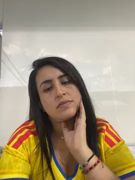 MADAMELUNAXXX online show from June 17, 2026, 11:03 pm