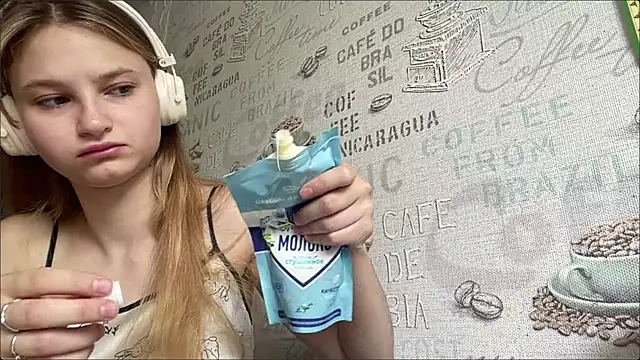 HeIen cute online show from July 8, 2026, 5:52 am