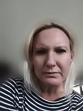 Snapshot of Isabelle_Cora chatting on June 20, 2026, 2:22 pm Isabelle Cora online show from June 20, 2026, 2:22 pm
