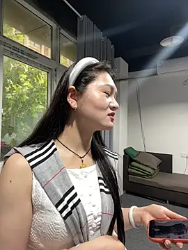 lili25687 online show from May 28, 2026, 6:32 am