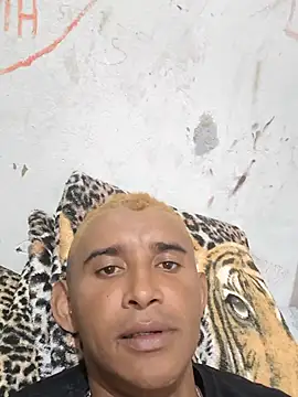 DOUGLAS-santos30 online show from June 10, 2026, 3:46 pm