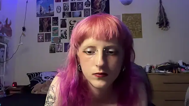 Snapshot of batzy666 chatting on June 23, 2026, 10:35 am batzy666 online show from June 23, 2026, 10:35 am