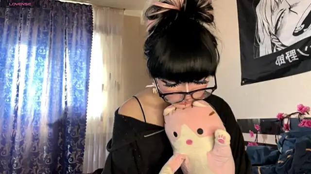 Snapshot of HolyCute chatting on July 21, 2026, 3:35 pm HolyCute online show from July 21, 2026, 3:35 pm