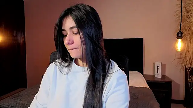 jackiie  online show from June 3, 2026, 2:33 pm