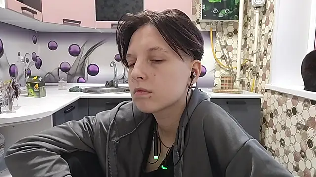 Snapshot of Saranade chatting on June 6, 2026, 5:07 pm Saranade online show from June 6, 2026, 5:07 pm