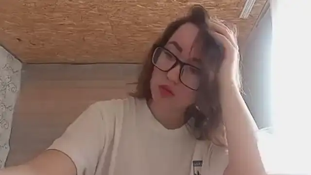 OliviaMoment online show from June 12, 2026, 10:13 am