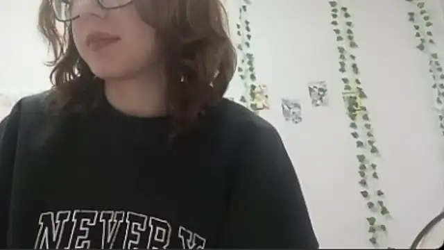 OliviaMoment online show from July 15, 2026, 9:16 am