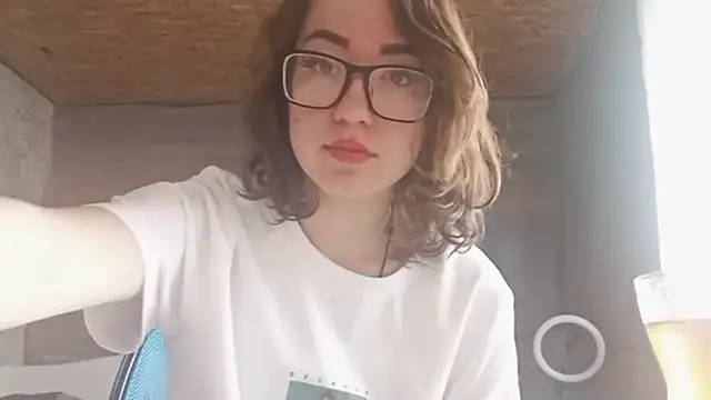 OliviaMoment online show from June 21, 2026, 8:09 am